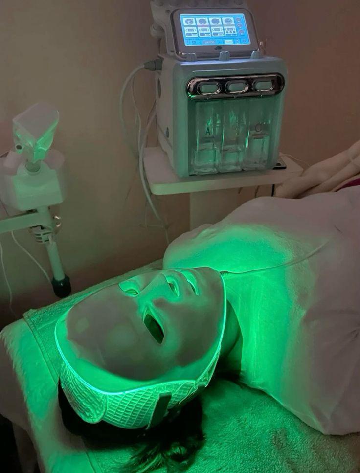 Soin du visage HydraSkin en cours de réalisation